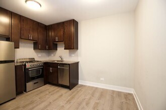 533 W Surf St in Chicago, IL - Building Photo - Building Photo