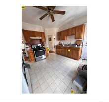 385 Pond Ave, Unit 3 in Brookline, MA - Building Photo