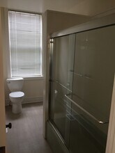 119 Upham St, Unit A in Petaluma, CA - Foto de edificio - Building Photo