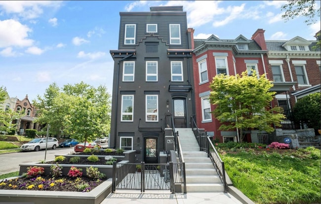property at 1336 Parkwood Pl NW