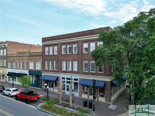 321 W Broughton St in Savannah, GA - Building Photo - Building Photo