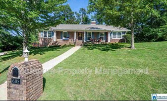 605 Dunmore Cir in Birmingham, AL - Building Photo