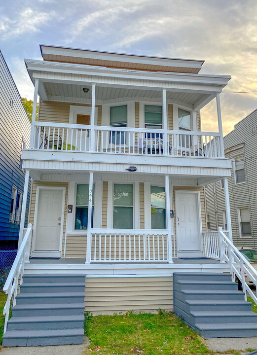 544 Hudson Ave, Unit Apartment 2 in Albany, NY - Building Photo