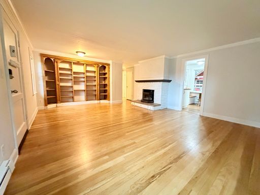 14320 22nd Ave NE in Seattle, WA - Building Photo - Building Photo