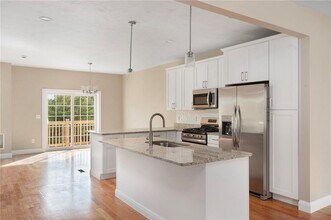 1401 Hunting Hill Dr in Cumberland, RI - Building Photo - Building Photo
