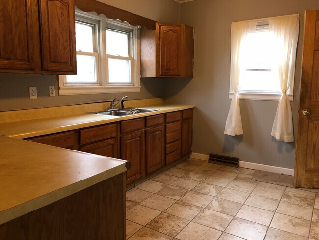 917 Kern St in Waterloo, IA - Building Photo - Building Photo