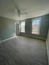 206 Paris St in Boston, MA - Building Photo - Building Photo