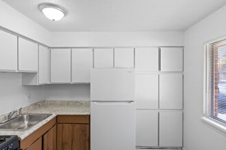 922 Holmes Apartments in Ypsilanti, MI - Foto de edificio - Building Photo