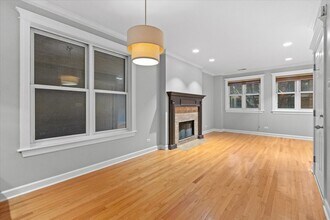 830 W Roscoe St, Unit 2 in Chicago, IL - Building Photo - Building Photo