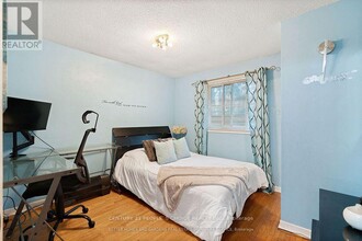 15 Nancy McCredie Dr in Brampton, ON - Building Photo - Building Photo