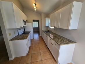 129 Edgewater Cir in Sanford, FL - Building Photo - Building Photo