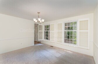 7690 Middle Valley Dr in Springfield, VA - Building Photo - Building Photo