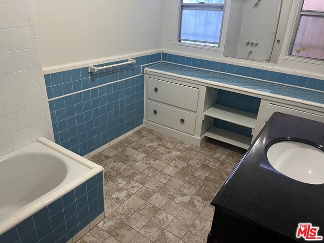 1511 Reeves St in Los Angeles, CA - Building Photo - Building Photo