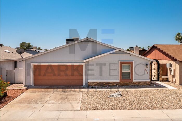 425 E Marco Polo Rd in Phoenix, AZ - Building Photo