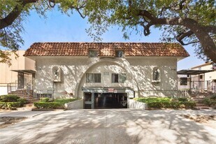 333 Riverdale Dr in Glendale, CA - Building Photo