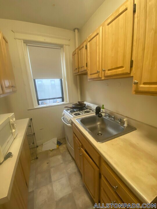1144 Commonwealth Ave in Boston, MA - Building Photo