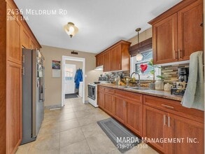 2436 Meldrum Rd in Windsor, ON - Building Photo - Building Photo