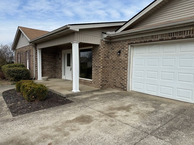700 Eureka Dr in Versailles, KY - Building Photo - Building Photo