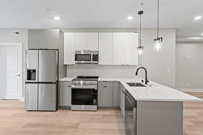 2625 W Jefferson St, Unit 402