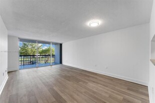 10825 SW 112th Ave in Miami, FL - Building Photo
