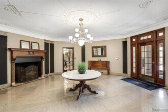 2900 E Jefferson Ave in Detroit, MI - Building Photo - Building Photo