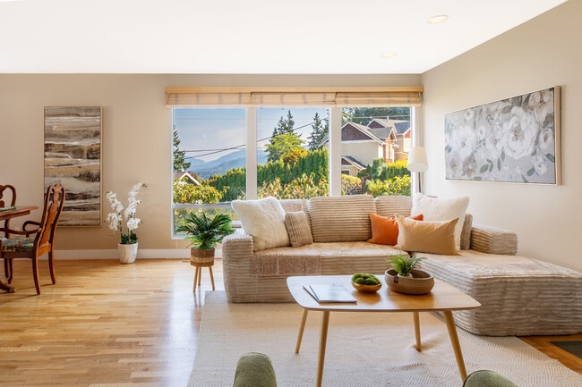 16654 SE 26th Pl in Bellevue, WA - Foto de edificio - Building Photo