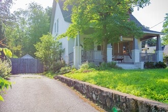 2406 Jefferson Park Ave in Charlottesville, VA - Building Photo - Building Photo