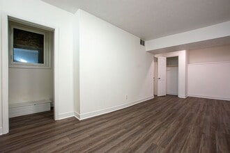 2415 E St in Omaha, NE - Foto de edificio - Building Photo