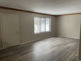 1566 Mac Dr in Stow, OH - Building Photo