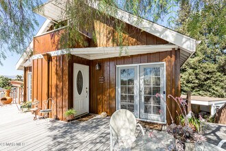 1052 Hacienda Dr in Simi Valley, CA - Building Photo - Building Photo