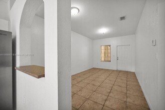 6900 NW 179th St in Hialeah, FL - Building Photo - Building Photo