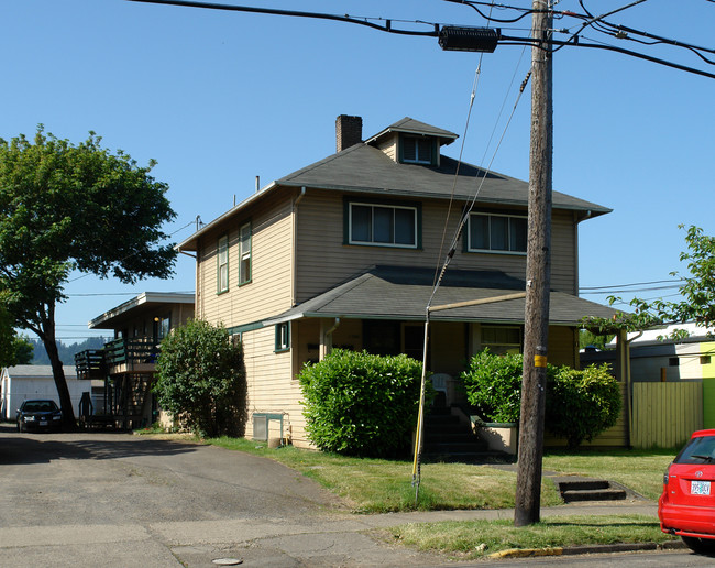 1590 W 11th Ave in Eugene, OR - Building Photo - Building Photo