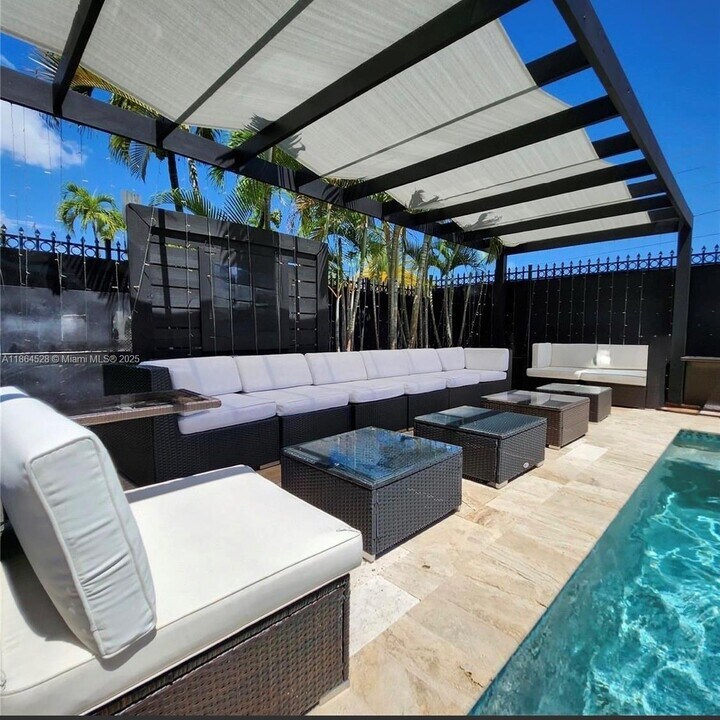 1700 SW 16th Ter in Miami, FL - Building Photo