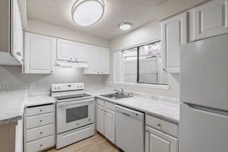 Trailwood Apartment Homes in Redmond, WA - Building Photo - Interior Photo
