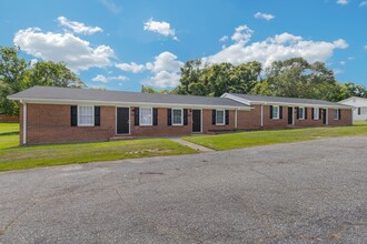 Fairview Commons in Fountain Inn, SC - Foto de edificio - Building Photo