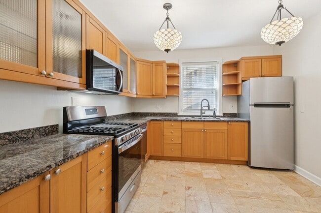 5955 N Winthrop Ave in Chicago, IL - Building Photo - Building Photo