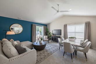 Briarcliff Village in Commerce Township, MI - Foto de edificio - Interior Photo