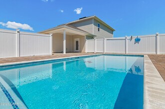 56 Silverthorn St in Freeport, FL - Building Photo - Building Photo