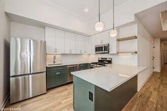 903 W Armitage Ave in Chicago, IL - Building Photo - Building Photo