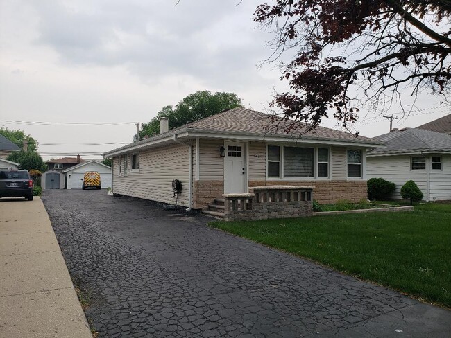 541 W Belden Ave in Elmhurst, IL - Building Photo - Building Photo