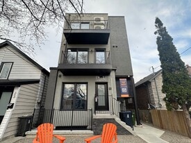 21 Batavia Av in Toronto, ON - Building Photo