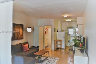 300 74th St in Miami Beach, FL - Building Photo - Building Photo