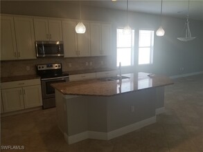 10681 Essex Square Blvd in Ft. Myers, FL - Building Photo - Building Photo