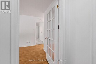 10 Delong Dr in Ottawa, ON - Building Photo - Building Photo