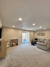 5581 Baronridge Dr, Unit 9 in St. Louis, MO - Foto de edificio - Building Photo