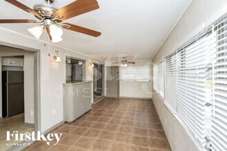 2749 Elm Dr NE in Palm Bay, FL - Foto de edificio - Building Photo