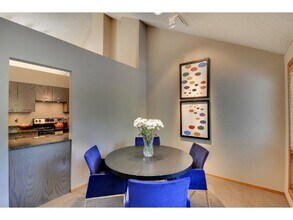 3004 Lake Shore Dr in Minneapolis, MN - Building Photo - Building Photo