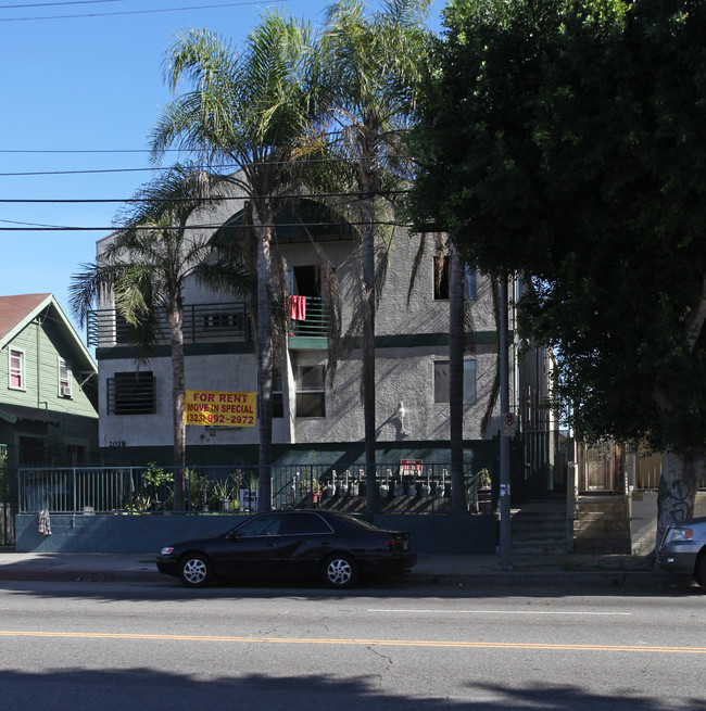 Daly Street Apartments in Los Angeles, CA - Foto de edificio - Building Photo