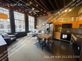 1120 E Cliff Ave in Tacoma, WA - Building Photo