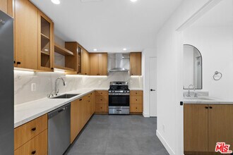 1062 S Alfred St in Los Angeles, CA - Building Photo - Building Photo